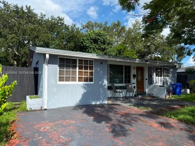 149 SW 67th Ter, Pembroke Pines FL 33023 photo 2