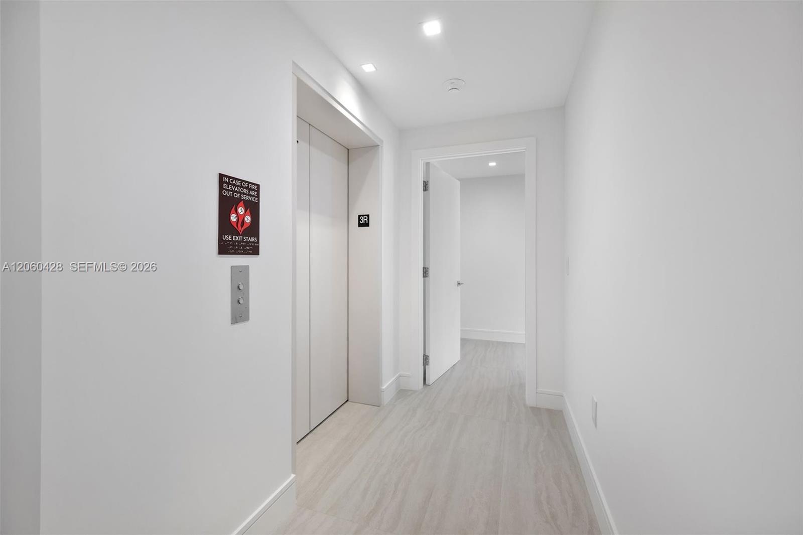 2411 Laguna Circle # 306, Miami FL 33181 photo 4