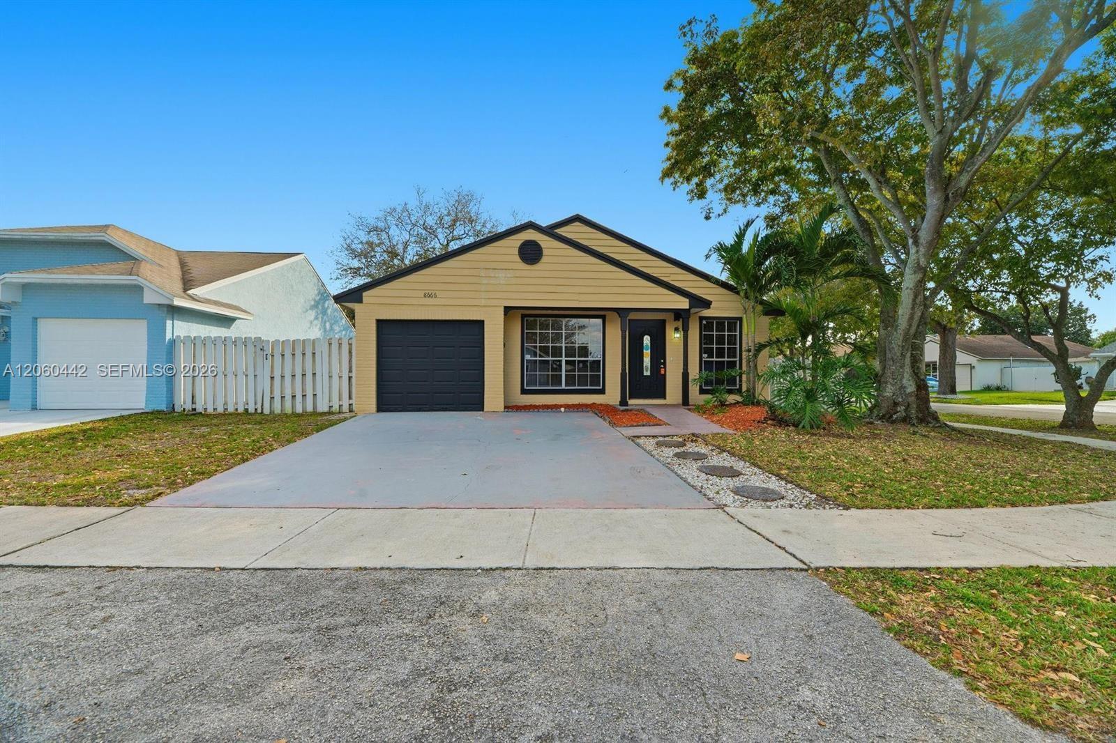 8666 SW 14th St, Pembroke Pines FL 33025 photo 2