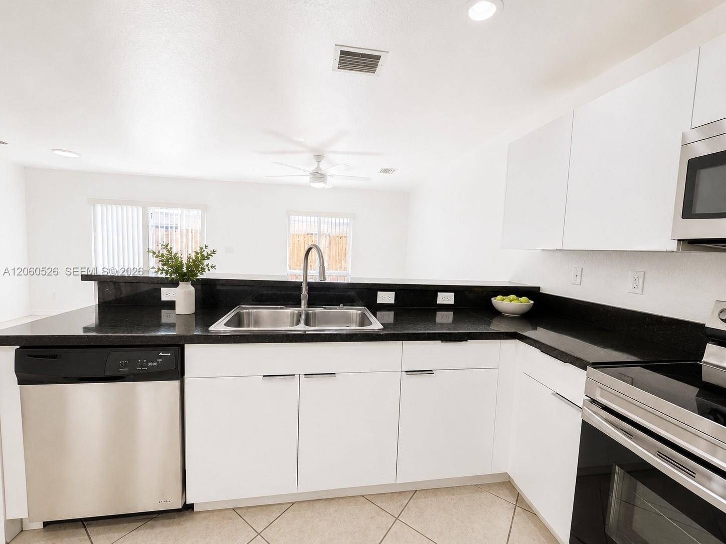 324 NE 3rd St # D, Hallandale Beach FL 33009 photo 3