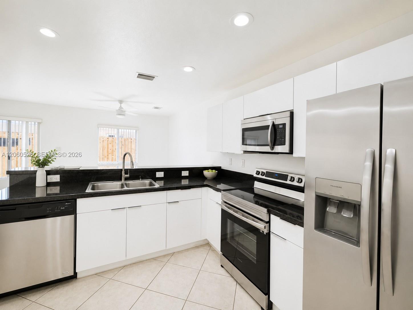 324 NE 3rd St # D, Hallandale Beach FL 33009