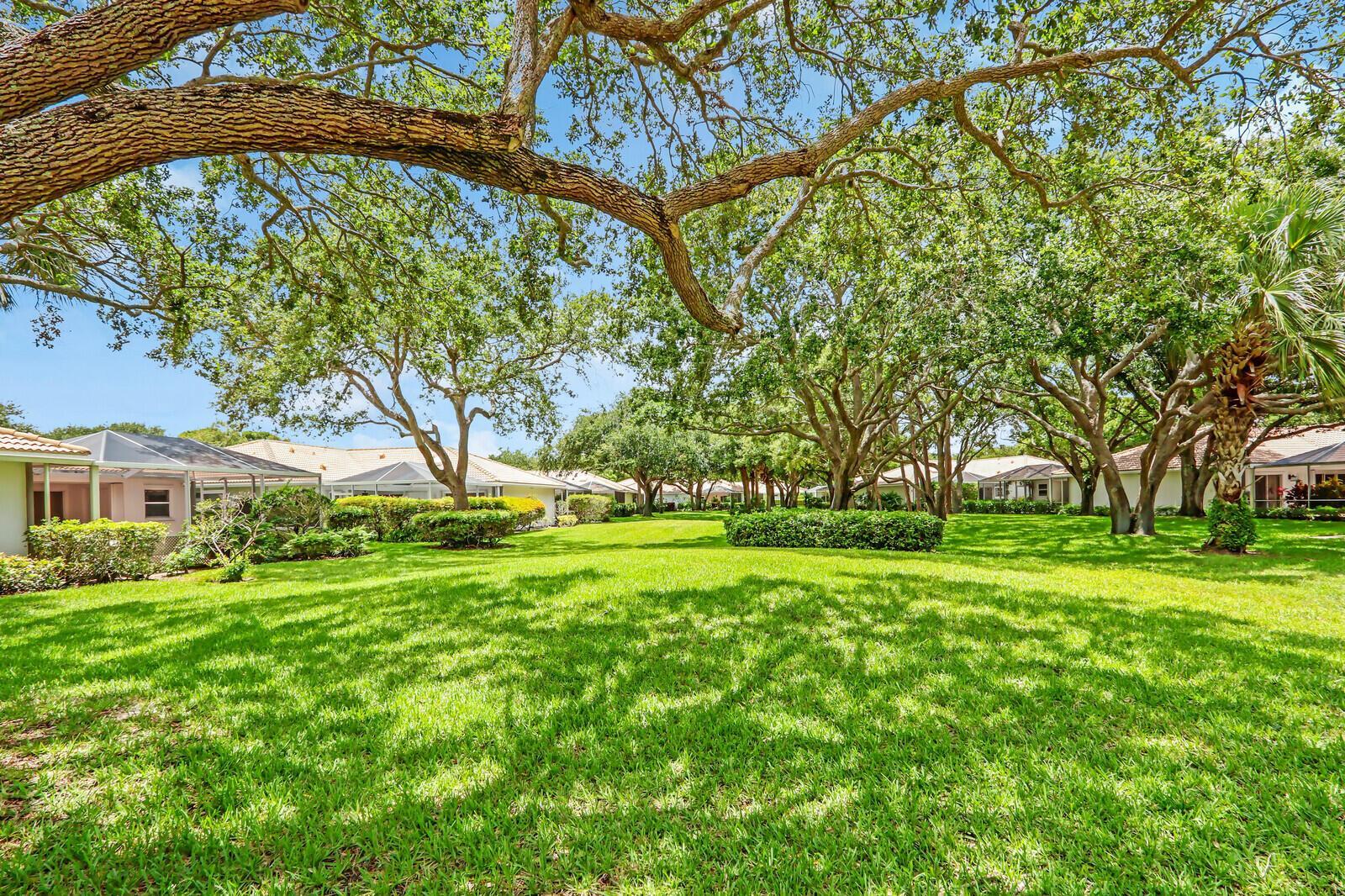 7904 CHAPMAN OAK Court, Palm Beach Gardens FL 33410 photo 2