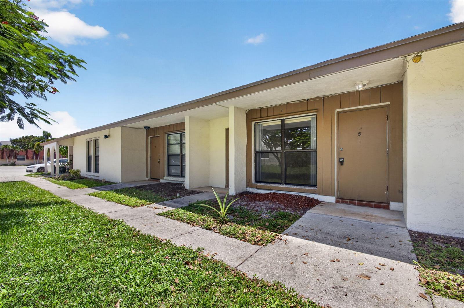 12395 Peconic Court, Wellington FL 33414 photo 2