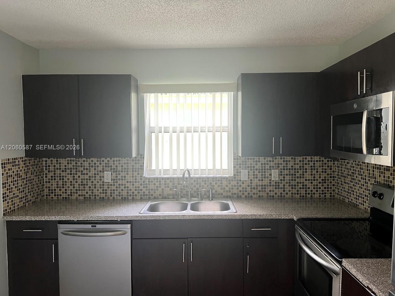 738 SW 9th St, Florida City FL 33034 photo 5