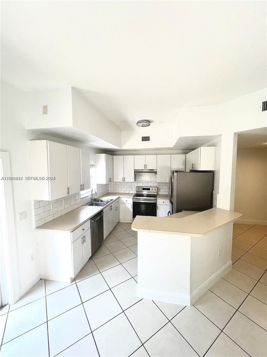 8885 SW 221st Ter, Cutler Bay FL 33190 photo 2