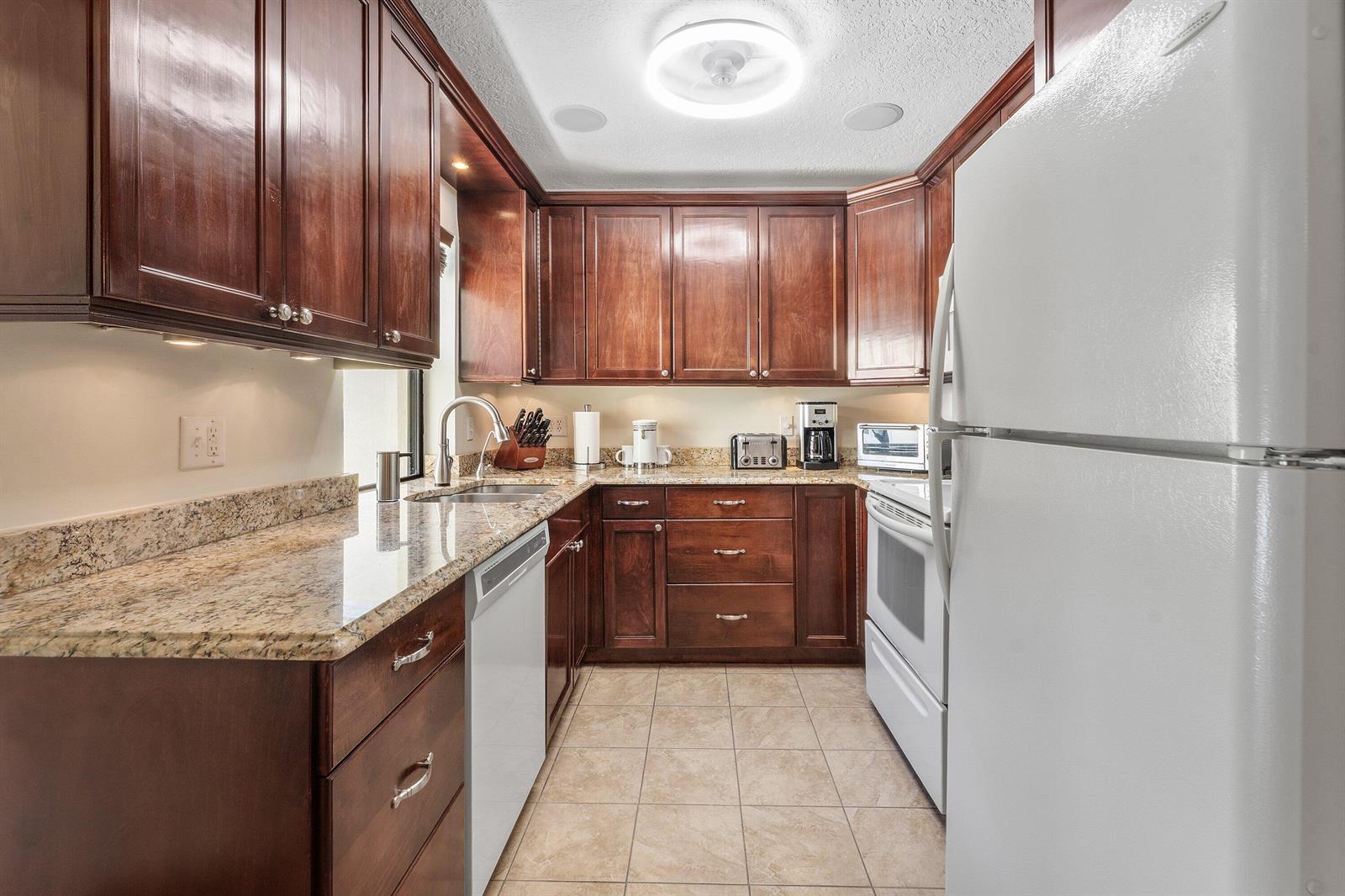 141 Date Palm Drive, Lake Park FL 33403 photo 3