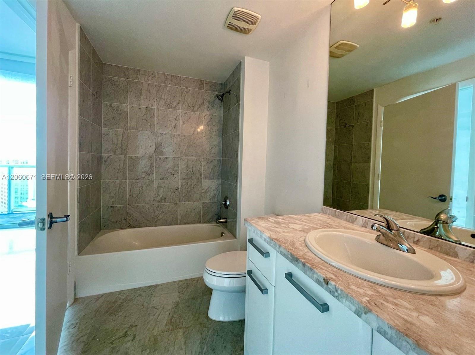 244 Biscayne Blvd # 4307, Miami FL 33132 photo 4
