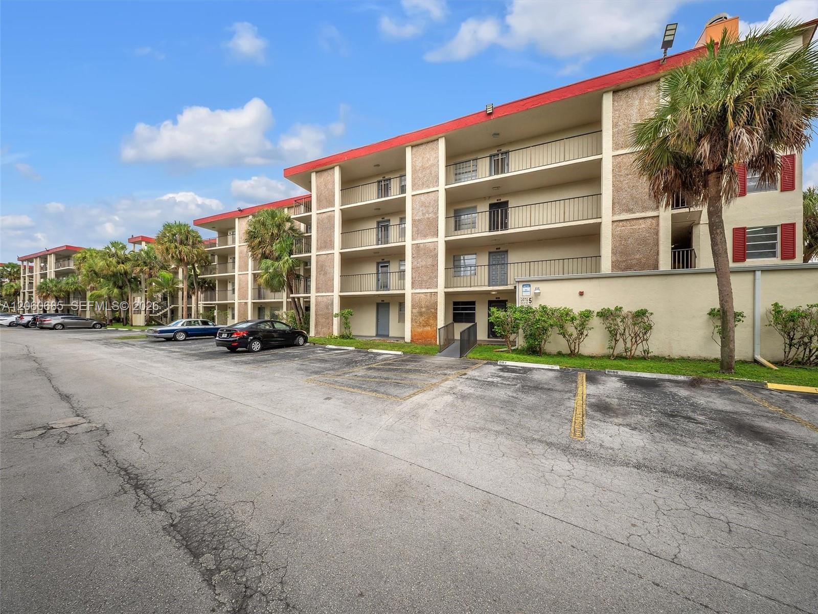 3070 NW 48th Ter # 111, Lauderdale Lakes FL 33313