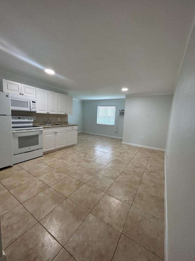 1119 NW 6TH Avenue # 4, Pompano Beach FL 33060 photo 2