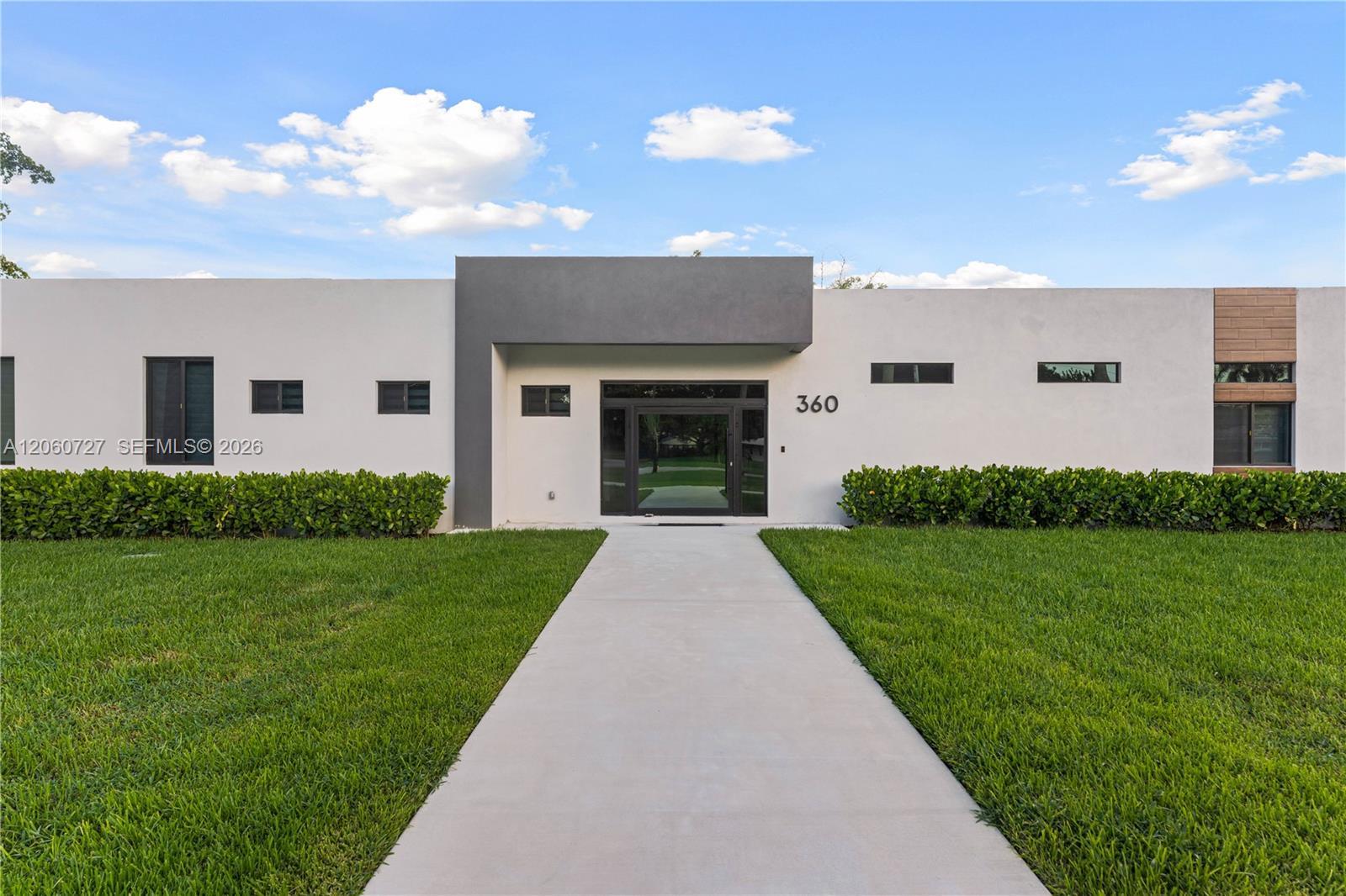 360 Holly Ln, Plantation FL 33317 photo 2