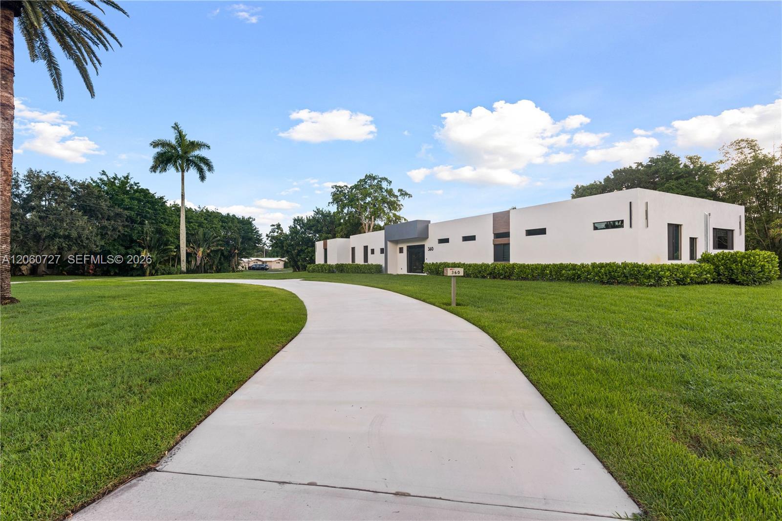 360 Holly Ln, Plantation FL 33317 photo 3