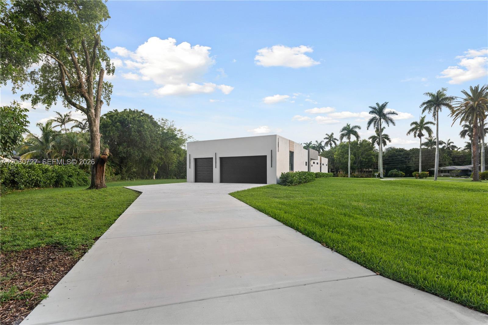 360 Holly Ln, Plantation FL 33317 photo 4