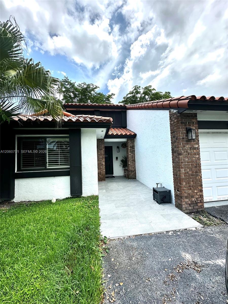17839 NW 63rd Ct, Hialeah FL 33015 photo 2