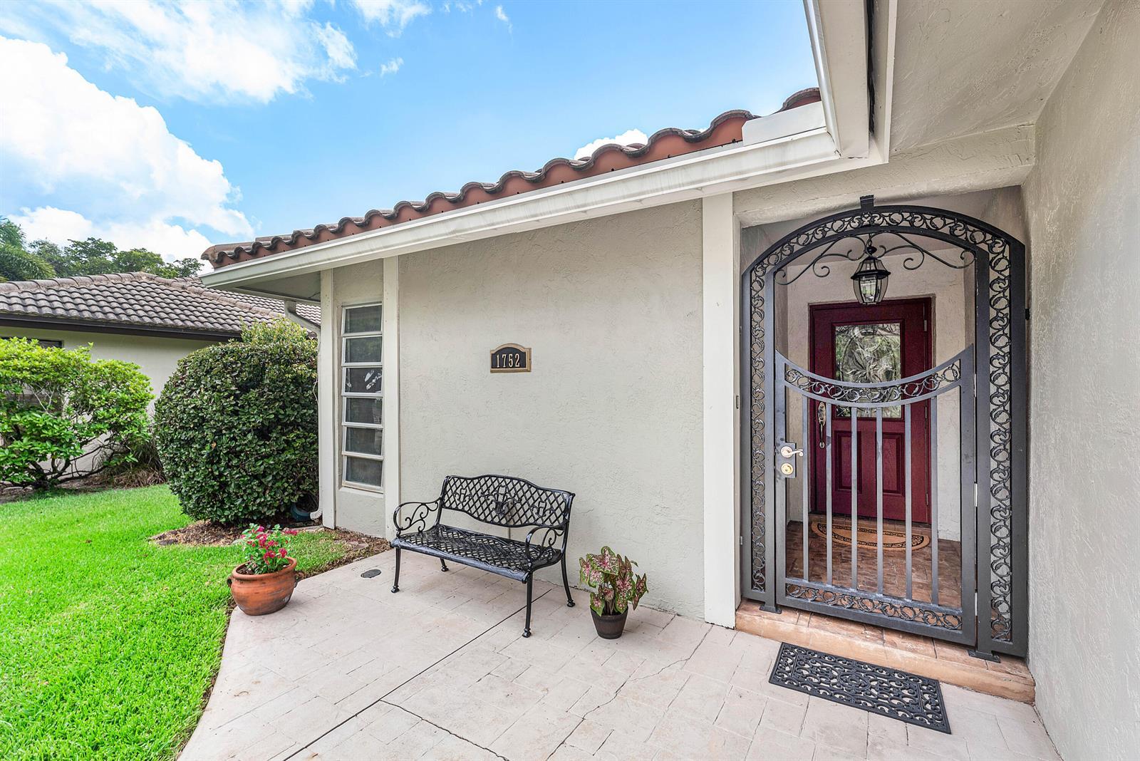 1752 Riverwood Lane, Coral Springs FL 33071 photo 2