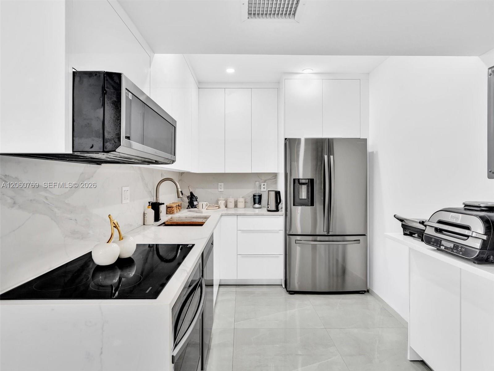3731 N Country Club Dr # 24, Aventura FL 33180 photo 4