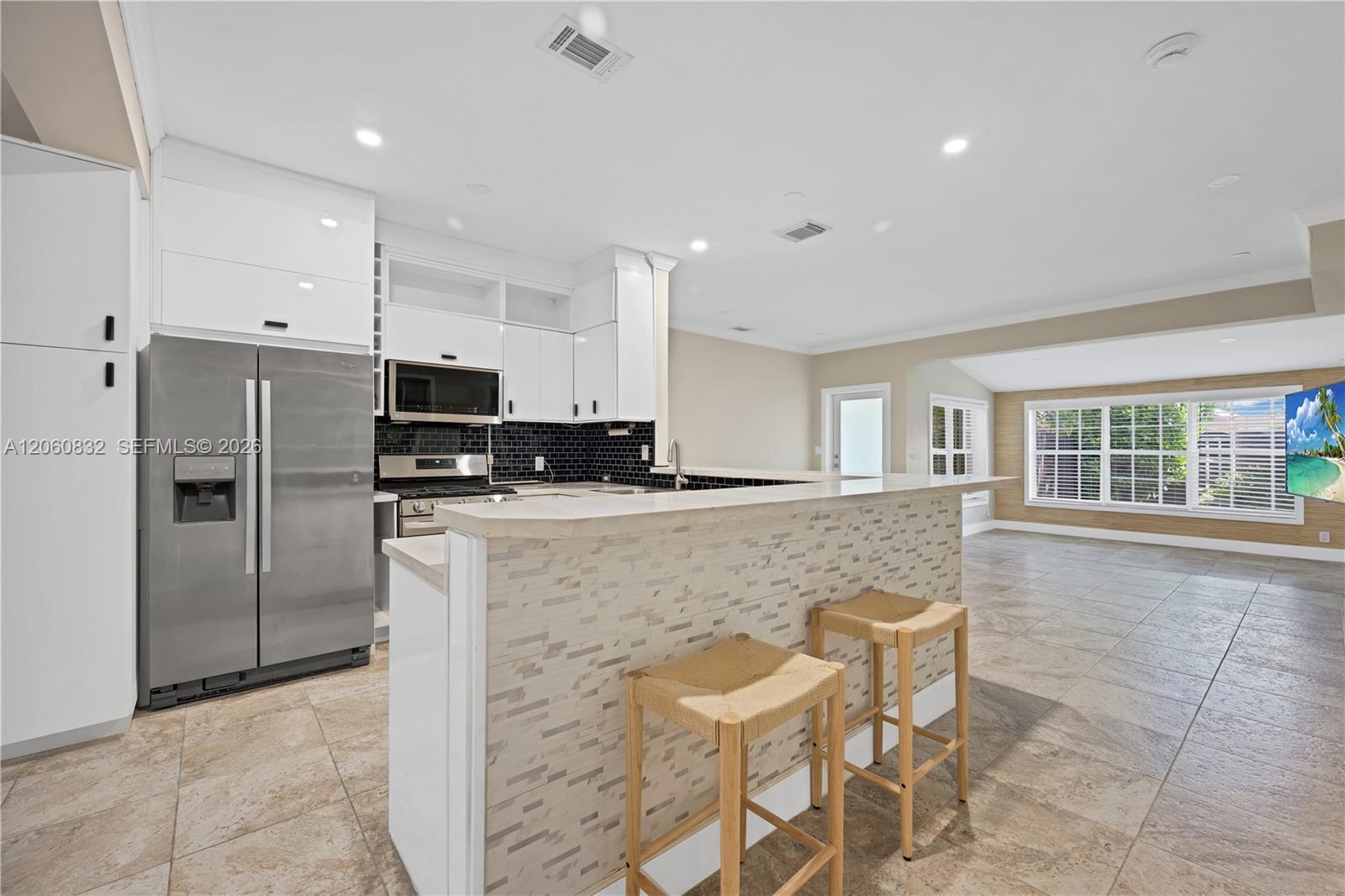 818 NE 3rd St, Hallandale Beach FL 33009 photo 4