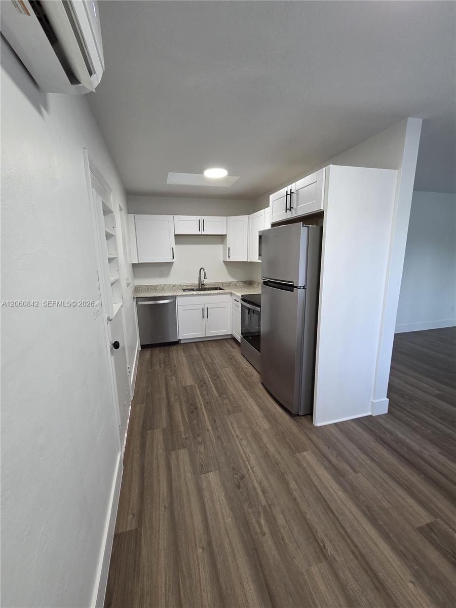 289 NE 45th Ct, Deerfield Beach FL 33064 photo 2