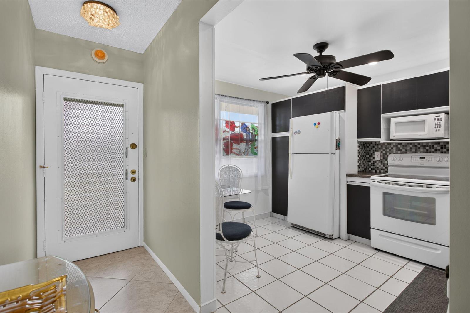 2301 LUCAYA Lane # D4, Coconut Creek FL 33066 photo 2