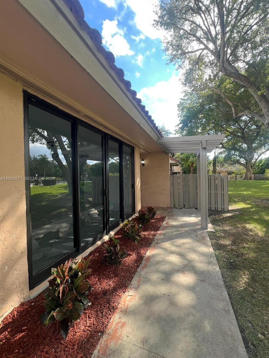 20610 NE 7th Ct, Miami FL 33179 photo 2
