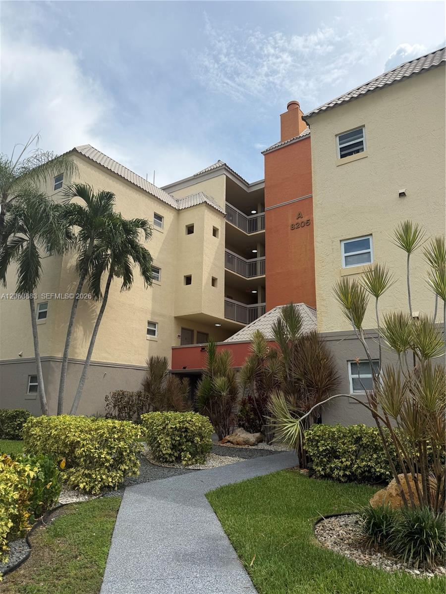 8205 Lake Dr # 306, Doral FL 33166