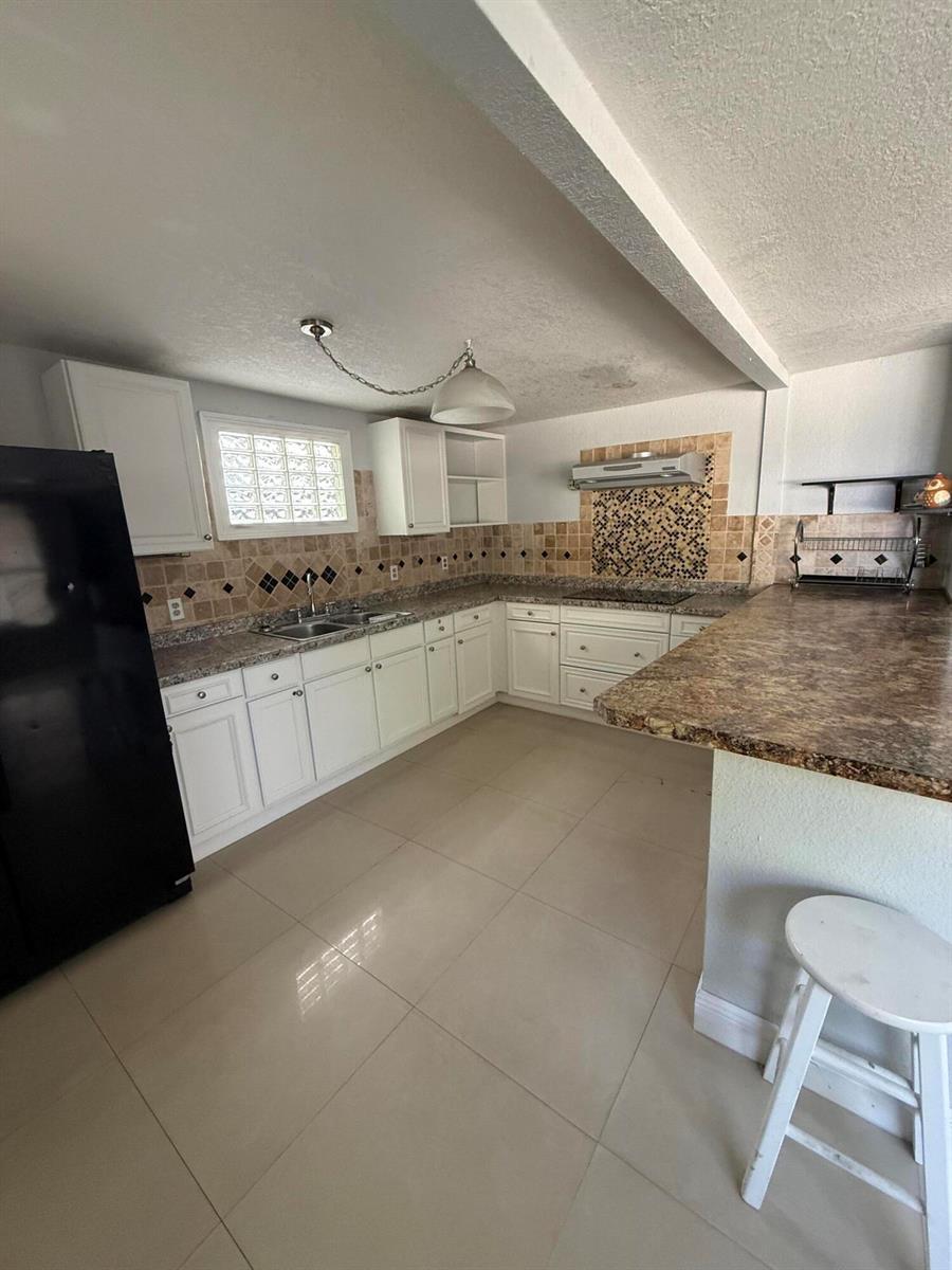 192 CAROLINE Drive, FL 33413 photo 2
