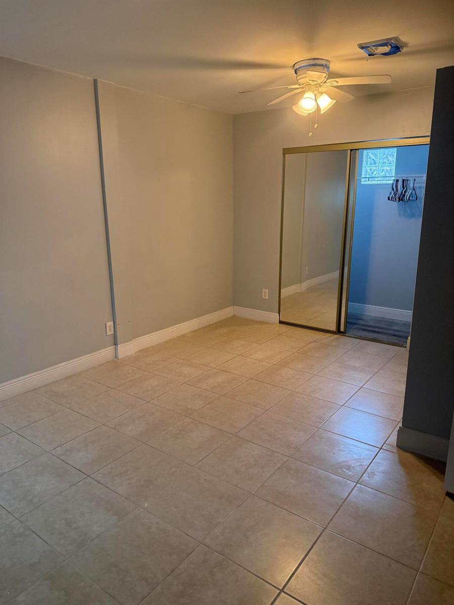 192 CAROLINE Drive, FL 33413 photo 3