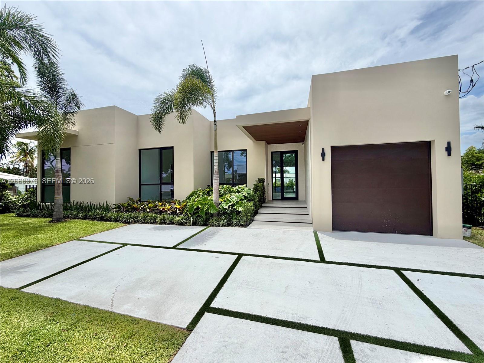 2030 N Hibiscus Dr, North Miami FL 33181