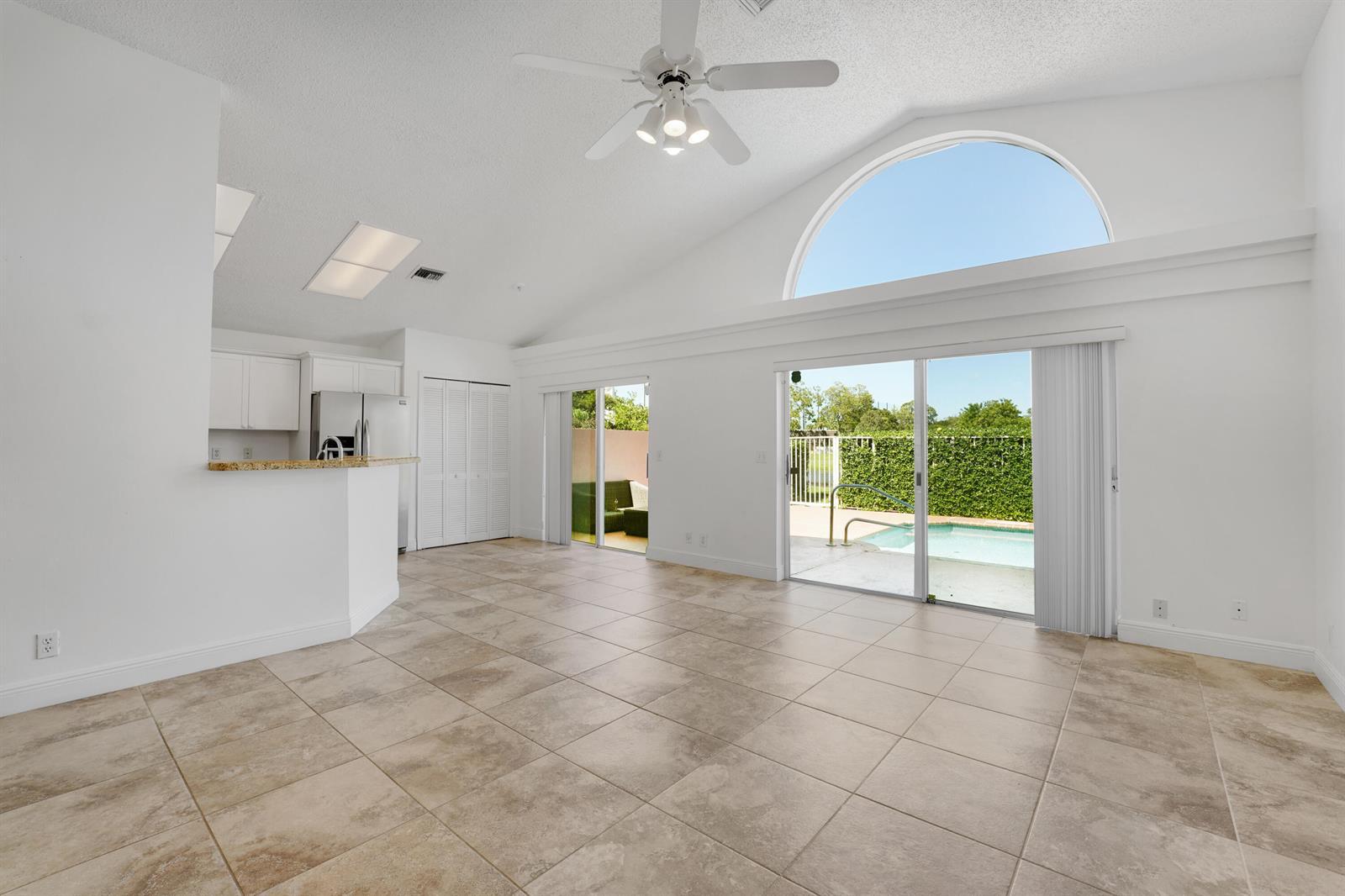4355 LEICESTER Court, West Palm Beach FL 33409 photo 5