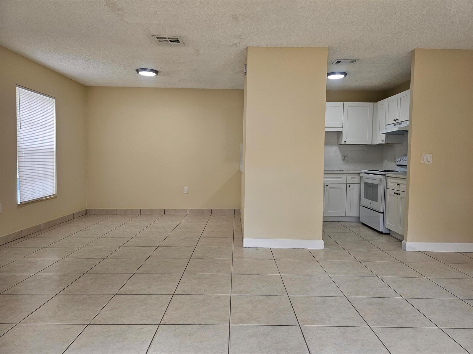 5836 S 37TH Court, FL 33463 photo 4