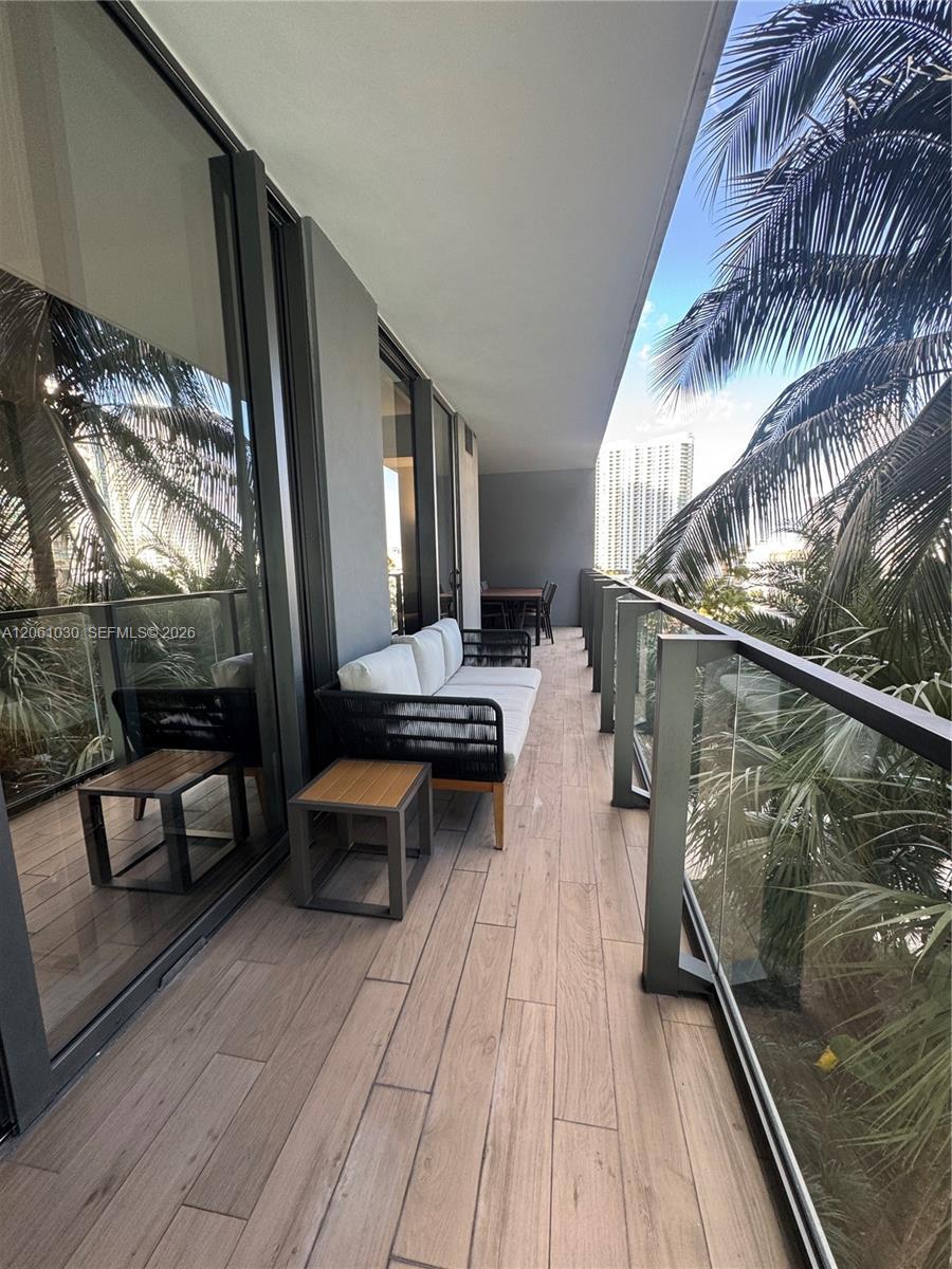 88 SW 7th St # 805, Miami FL 33130 photo 2