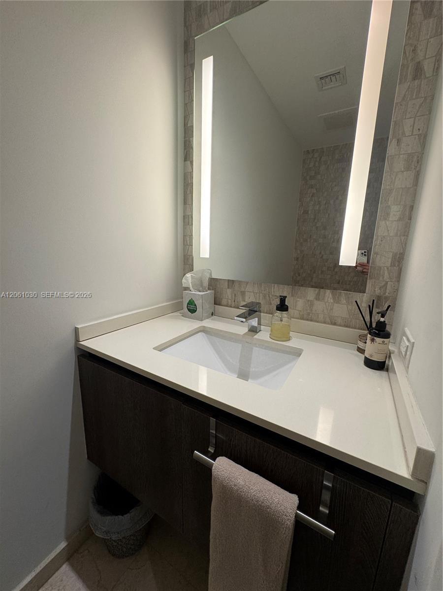 88 SW 7th St # 805, Miami FL 33130 photo 4