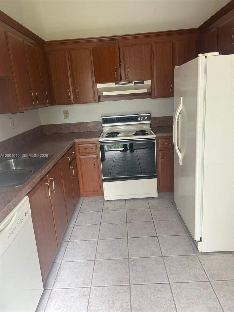 5901 Chester Ln, Davie FL 33331 photo 3