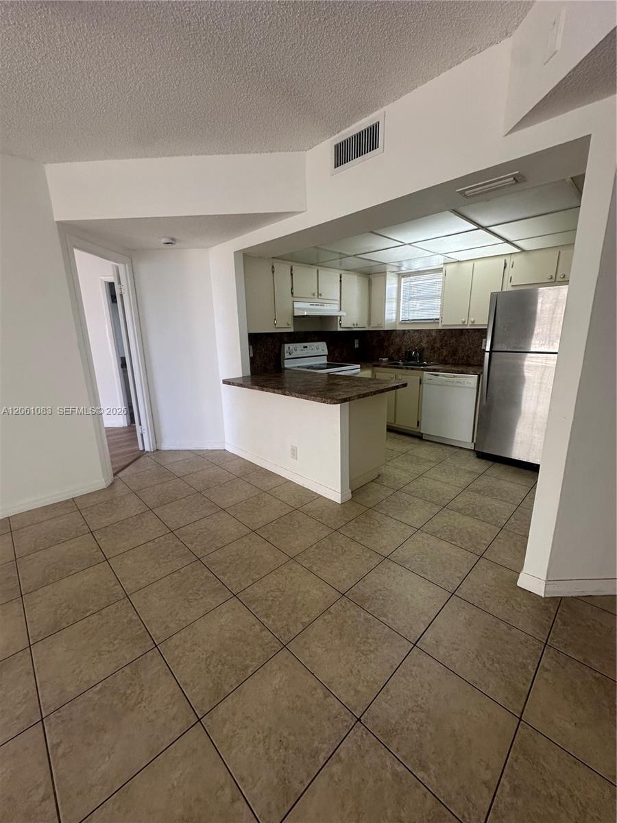8290 Lake Dr # 517, Doral FL 33166 photo 3