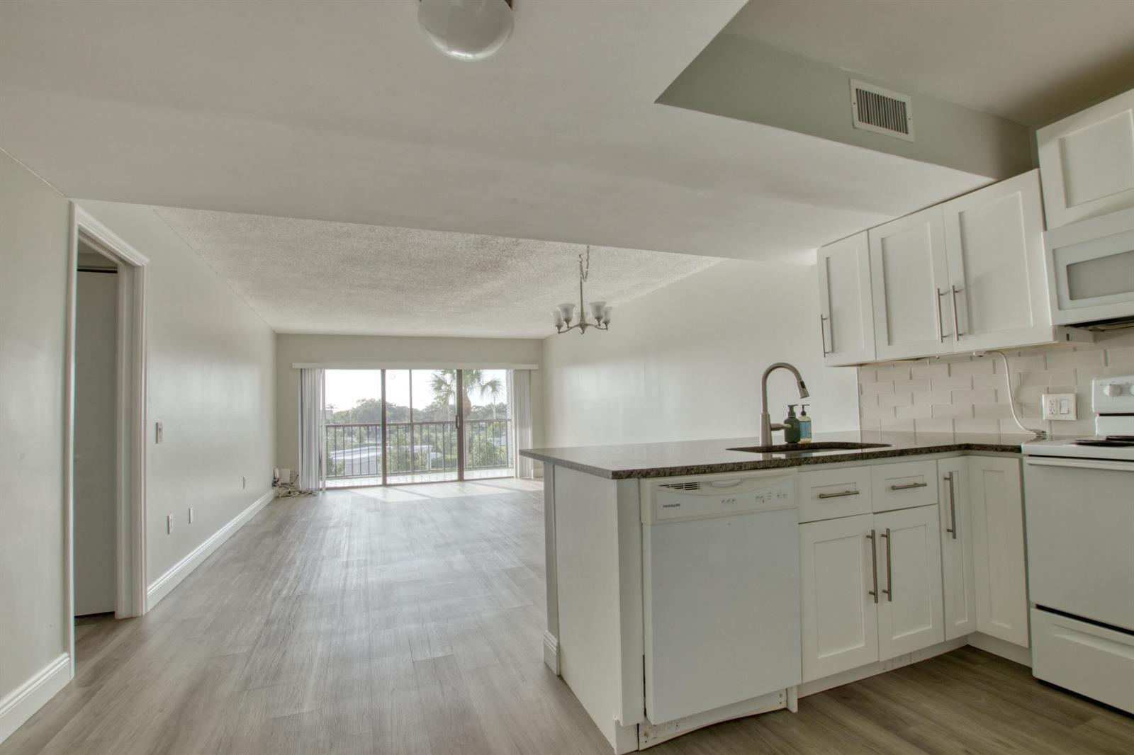 4254 D Este Court # 304, Lake Worth FL 33467 photo 3