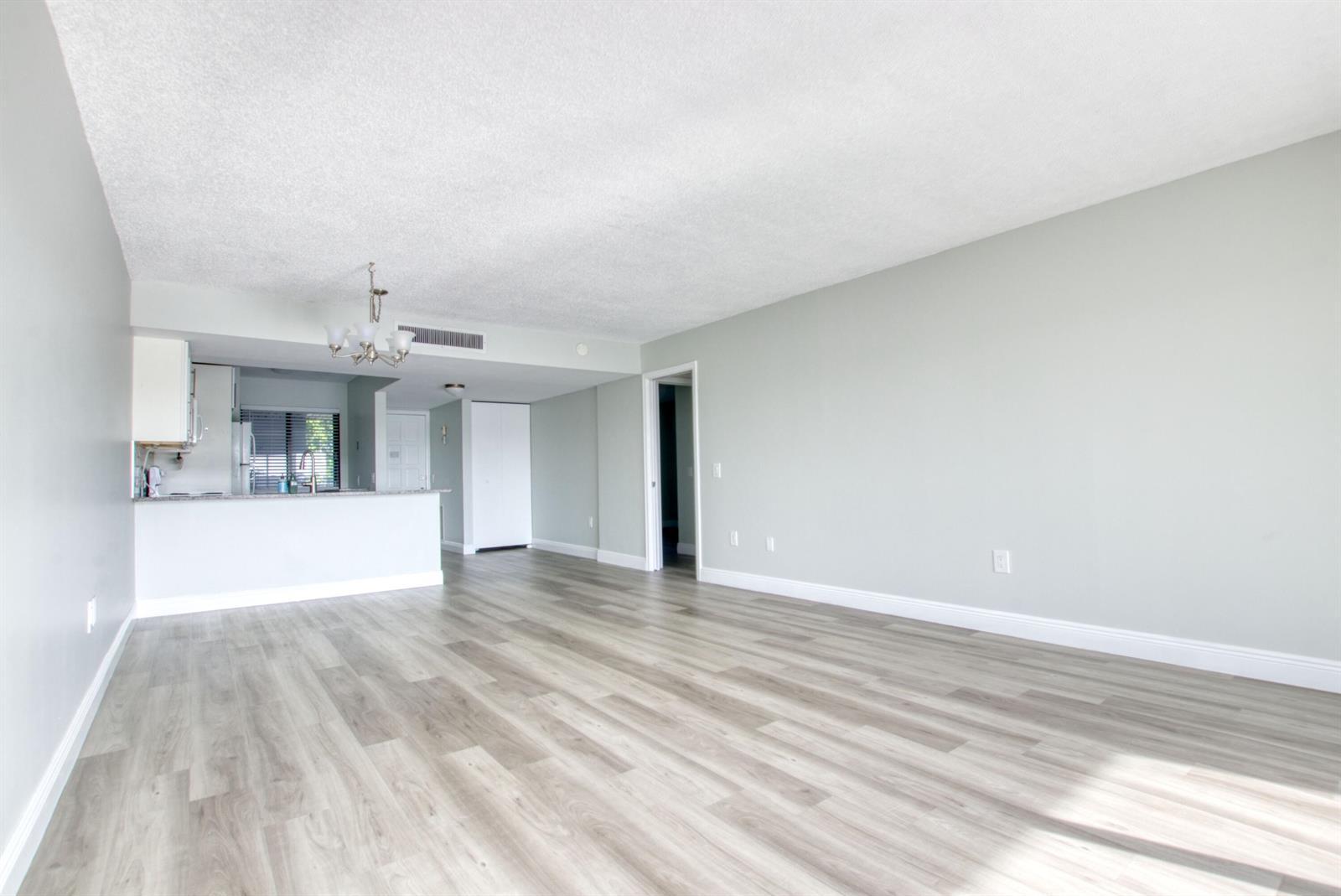 4254 D Este Court # 304, Lake Worth FL 33467 photo 4