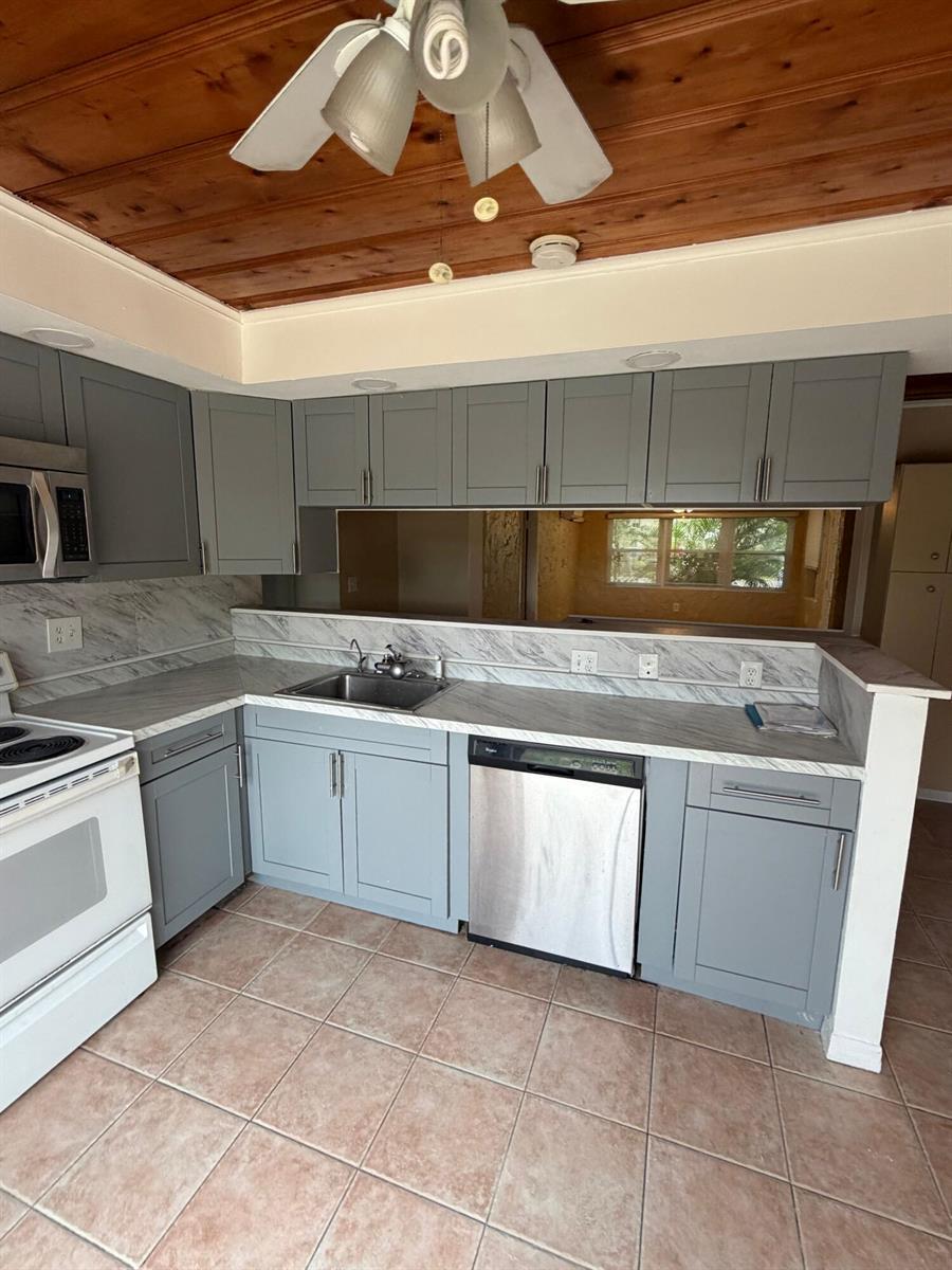 5601 Pierce Street, Hollywood FL 33021 photo 2