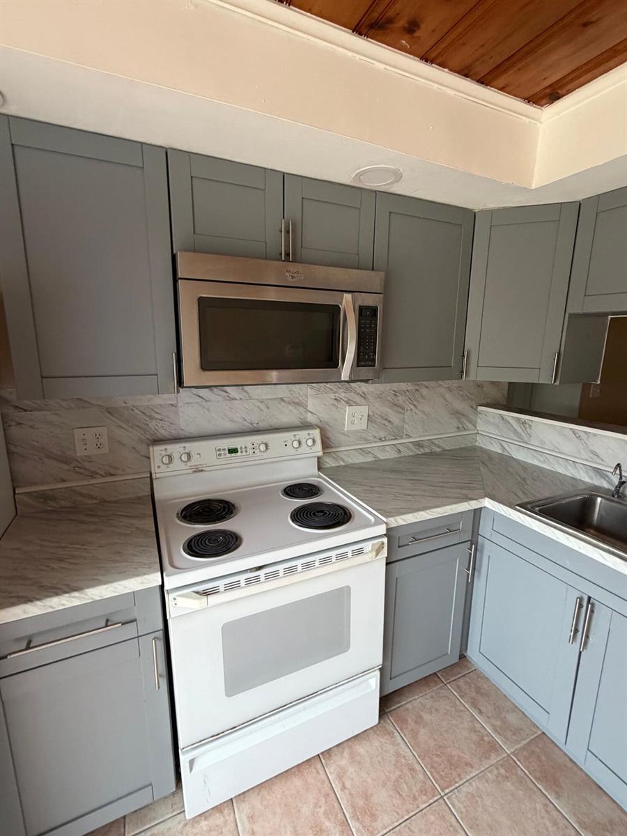 5601 Pierce Street, Hollywood FL 33021 photo 3
