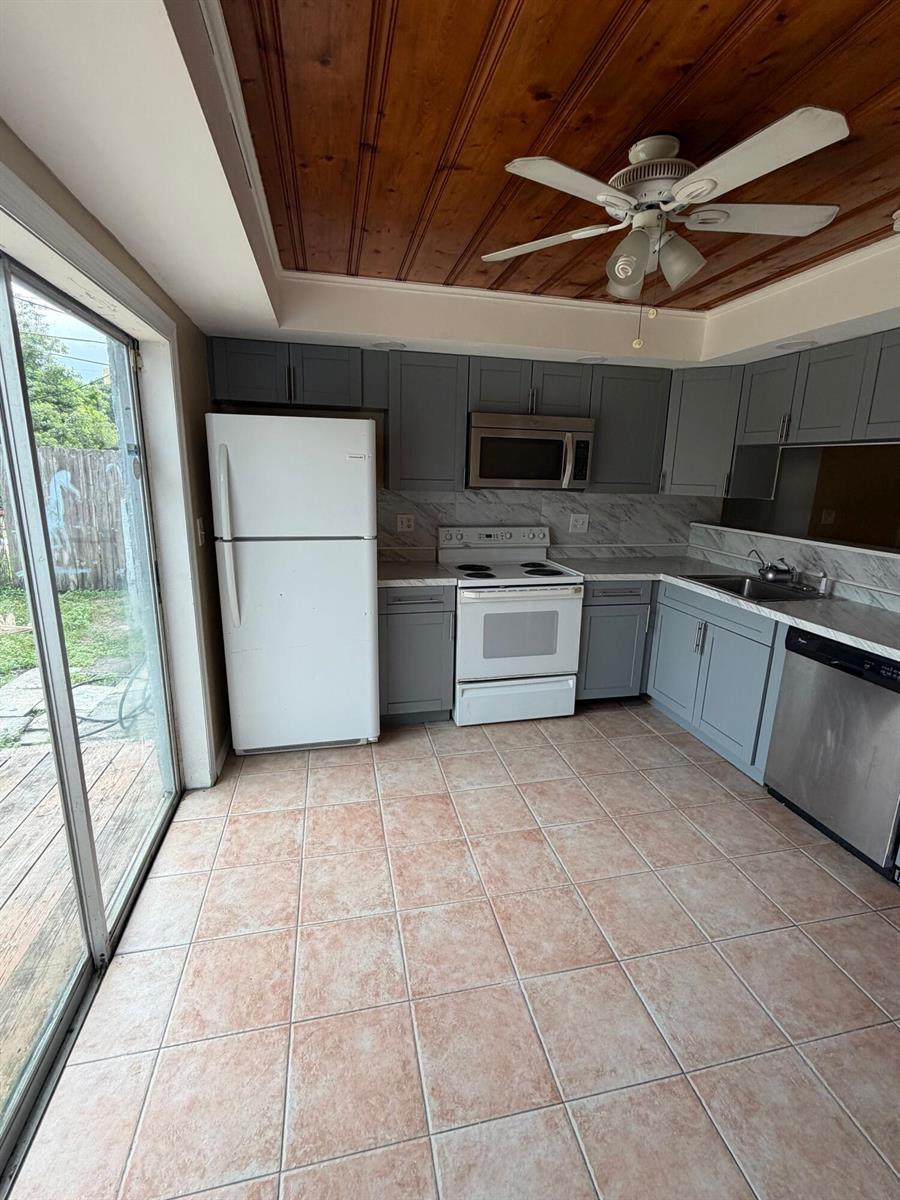 5601 Pierce Street, Hollywood FL 33021