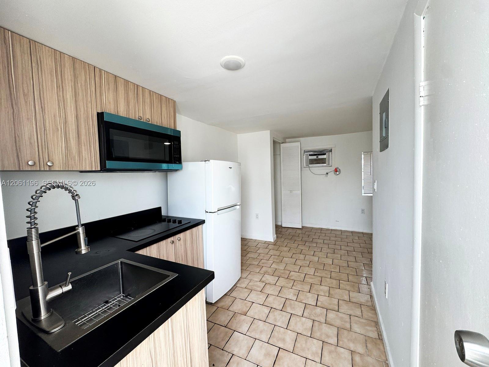 856 SW 6th St # 105, Miami FL 33130 photo 2