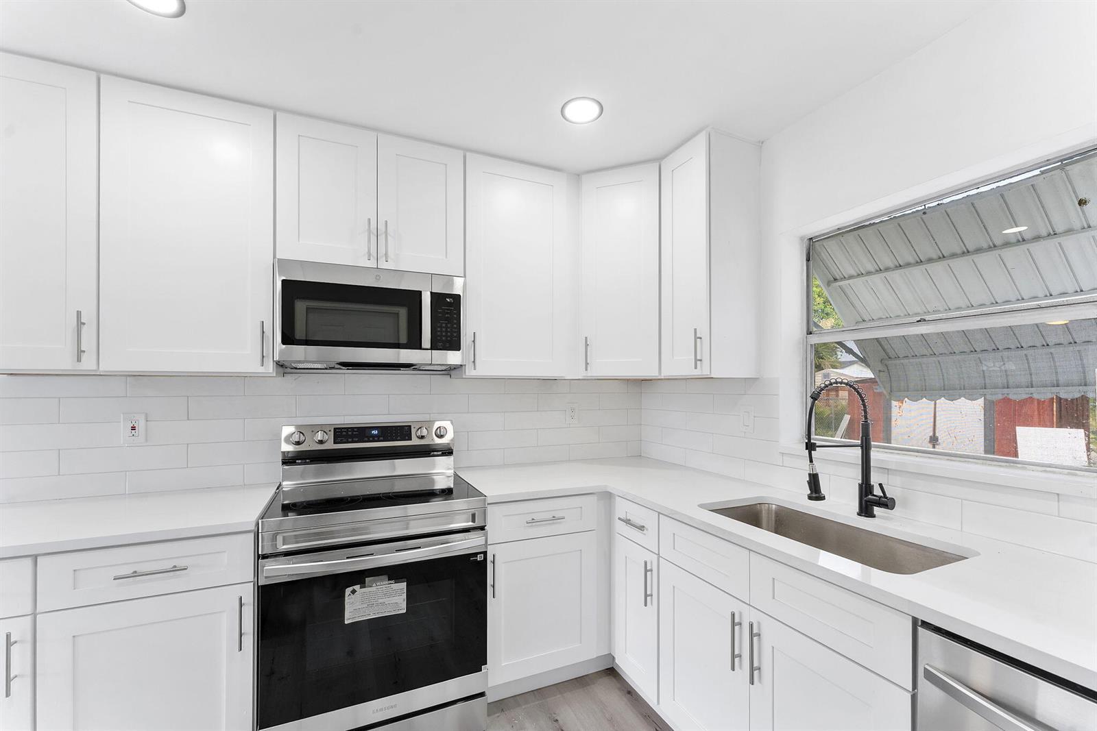 316 NW 6th Court, Deerfield Beach FL 33441 photo 4