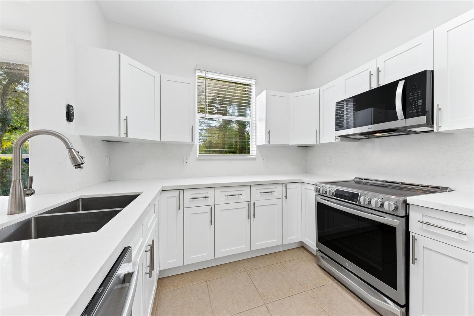 402 SEMINOLE PALMS Drive # 402, FL 33463 photo 3