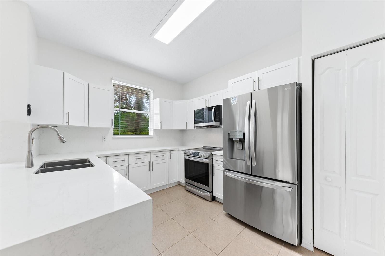 402 SEMINOLE PALMS Drive # 402, FL 33463