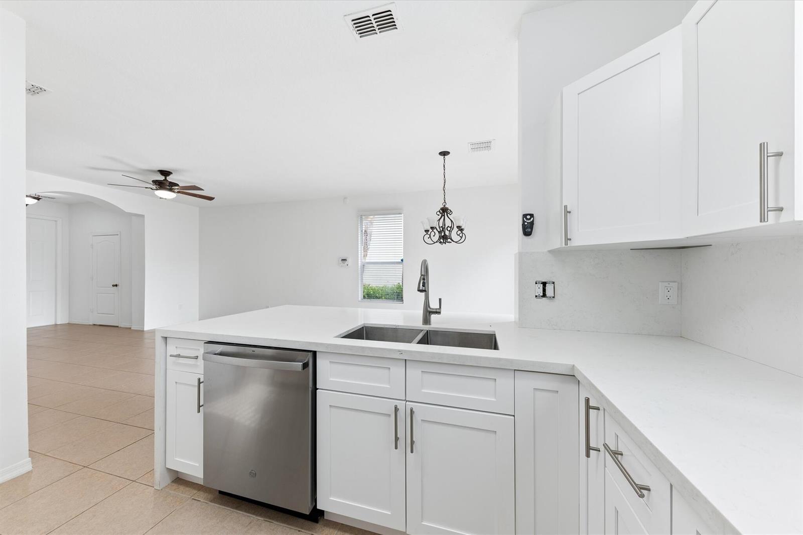 402 SEMINOLE PALMS Drive # 402, FL 33463 photo 4