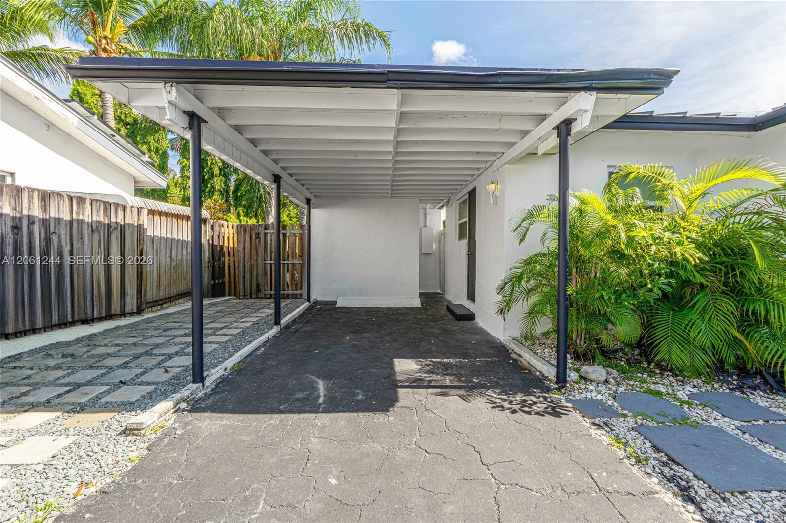 731 NE 16th St, Fort Lauderdale FL 33304 photo 3