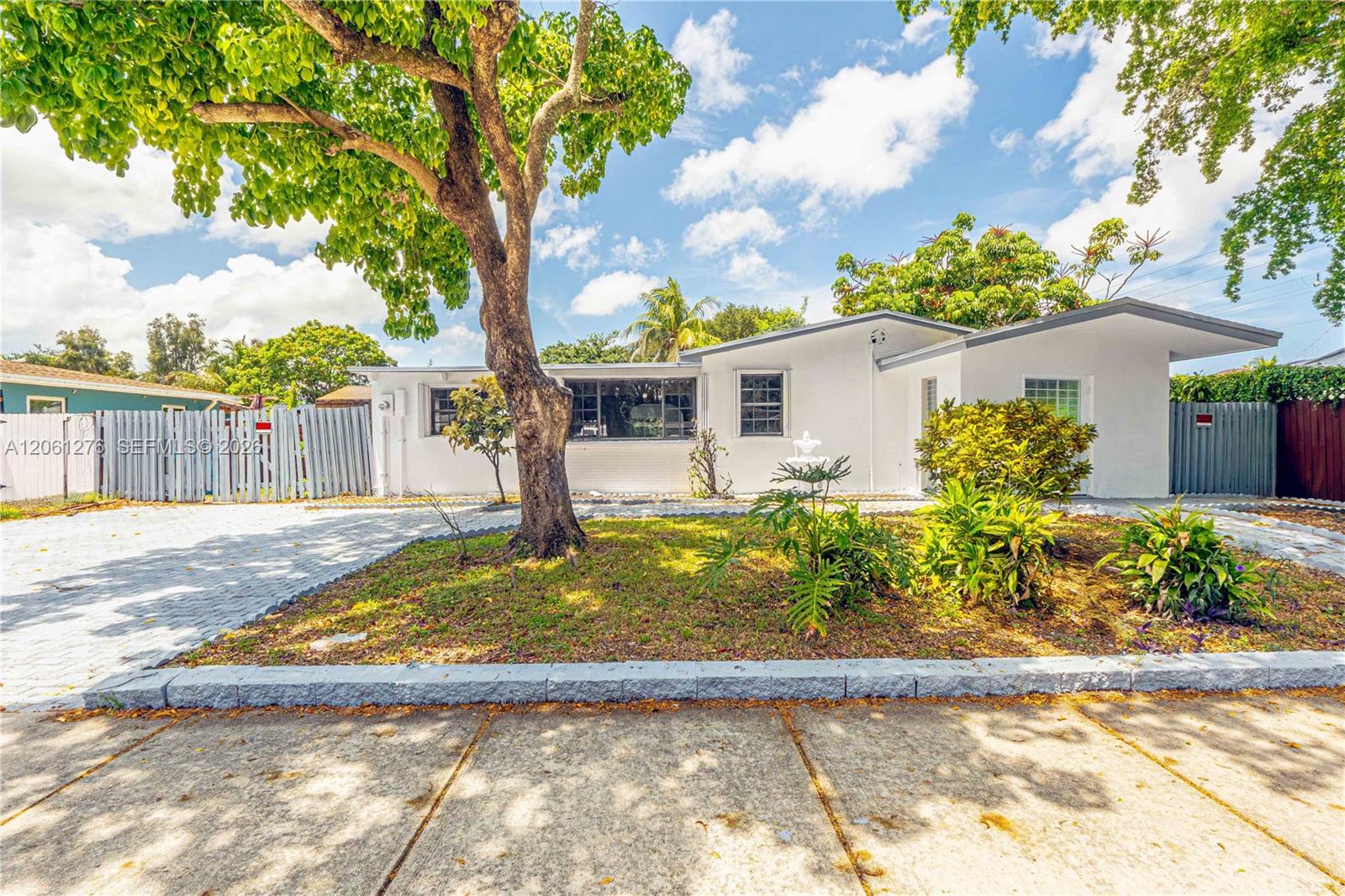 4011 SW 32nd St, West Park FL 33023 photo 2