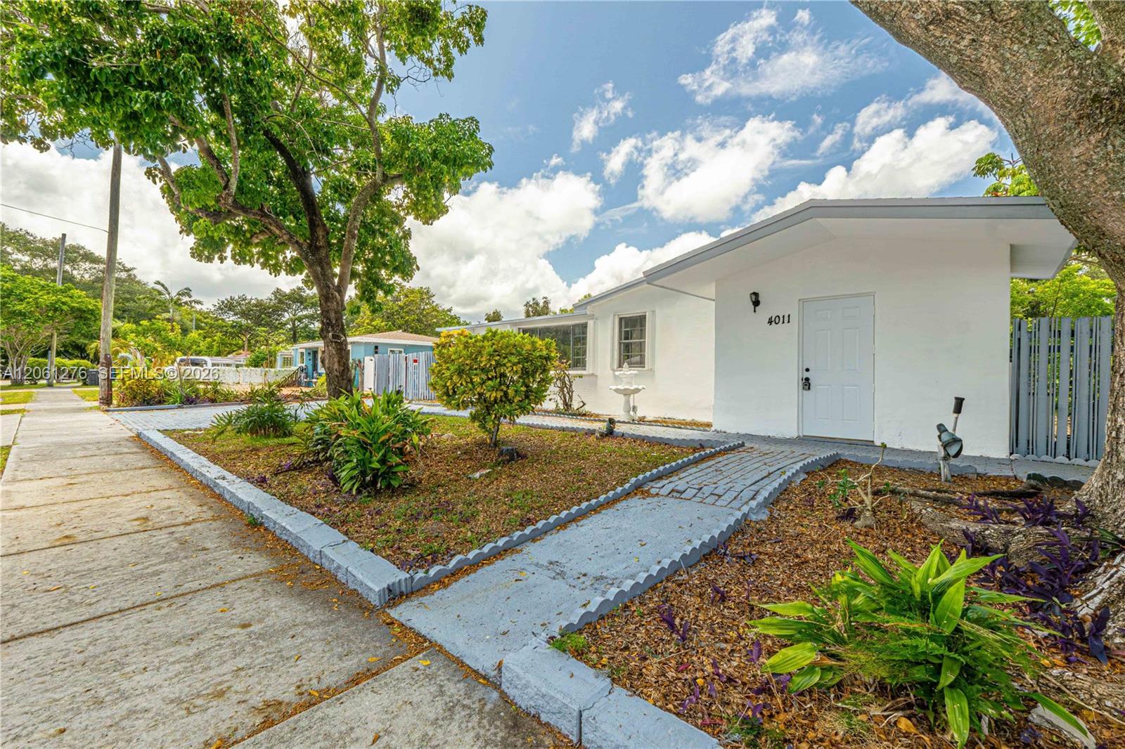 4011 SW 32nd St, West Park FL 33023 photo 4