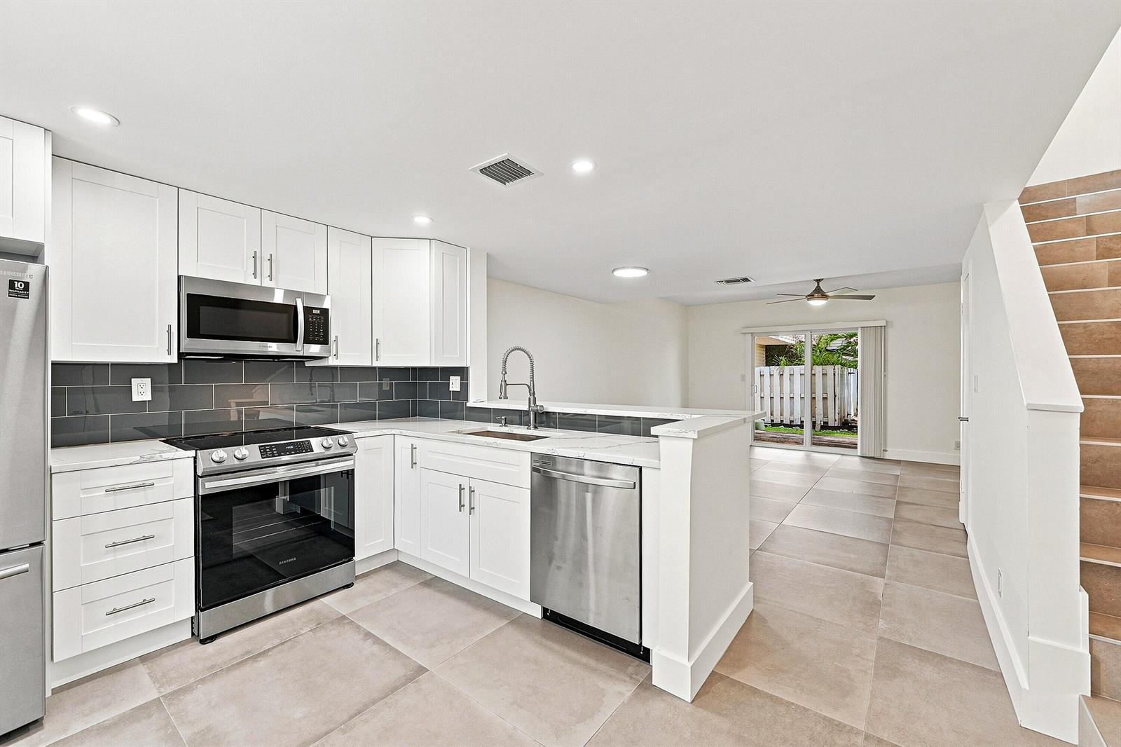 2627 NE 15th Street, Pompano Beach FL 33062 photo 3