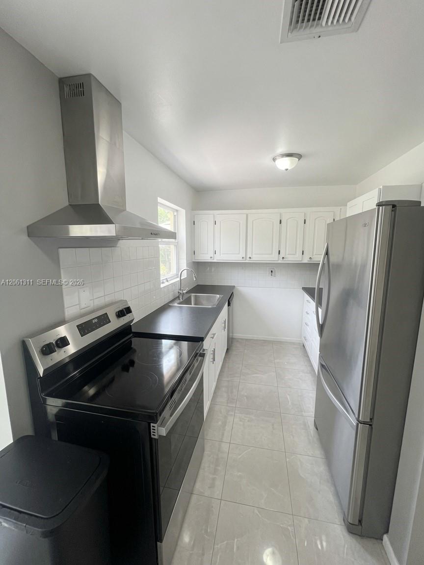 240 NE 23rd Ct, Pompano Beach FL 33060 photo 4
