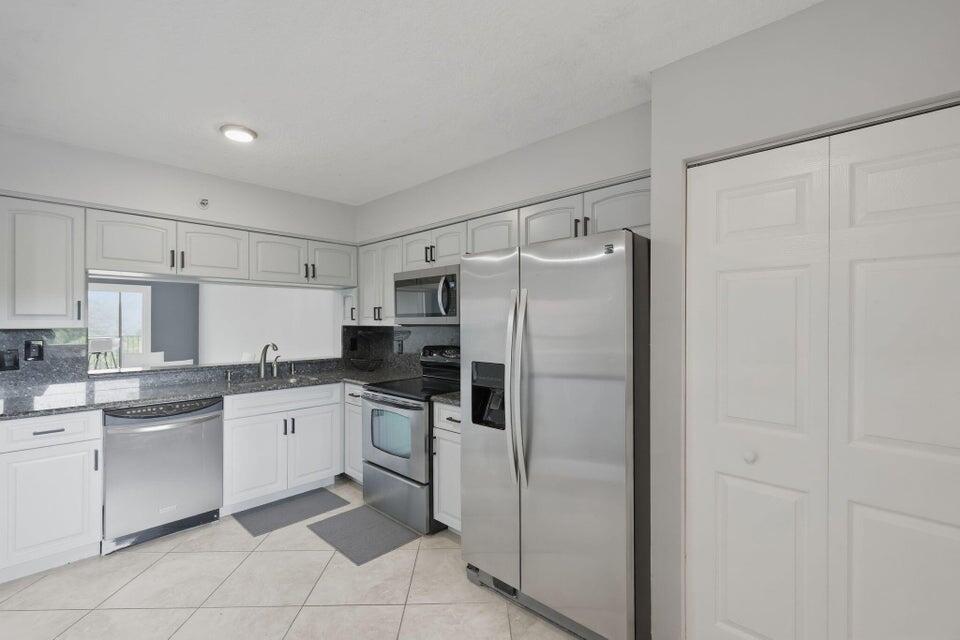 2206 S Cypress Bend Drive # 401, Pompano Beach FL 33069 photo 2