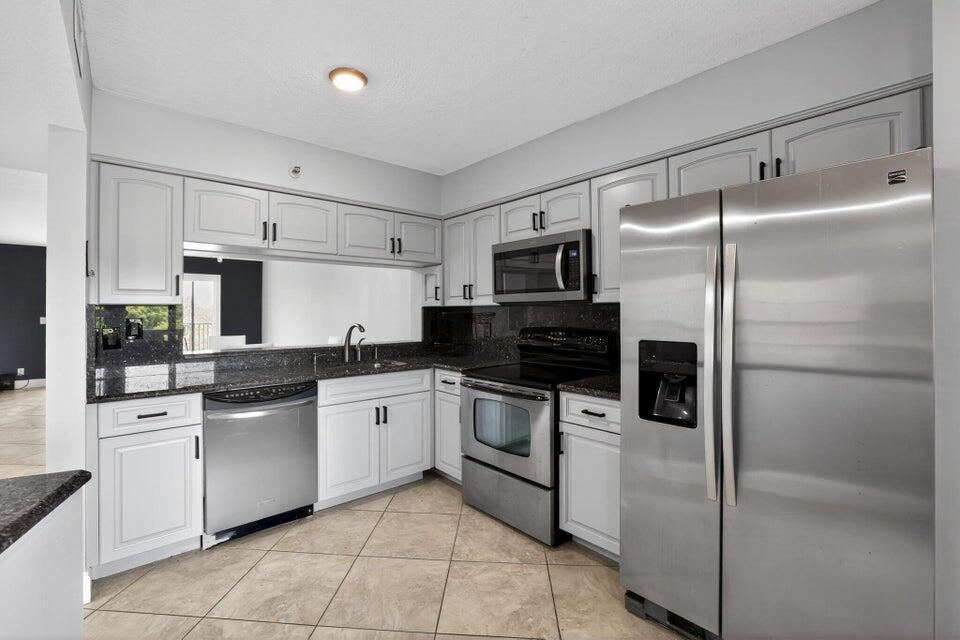2206 S Cypress Bend Drive # 401, Pompano Beach FL 33069 photo 3